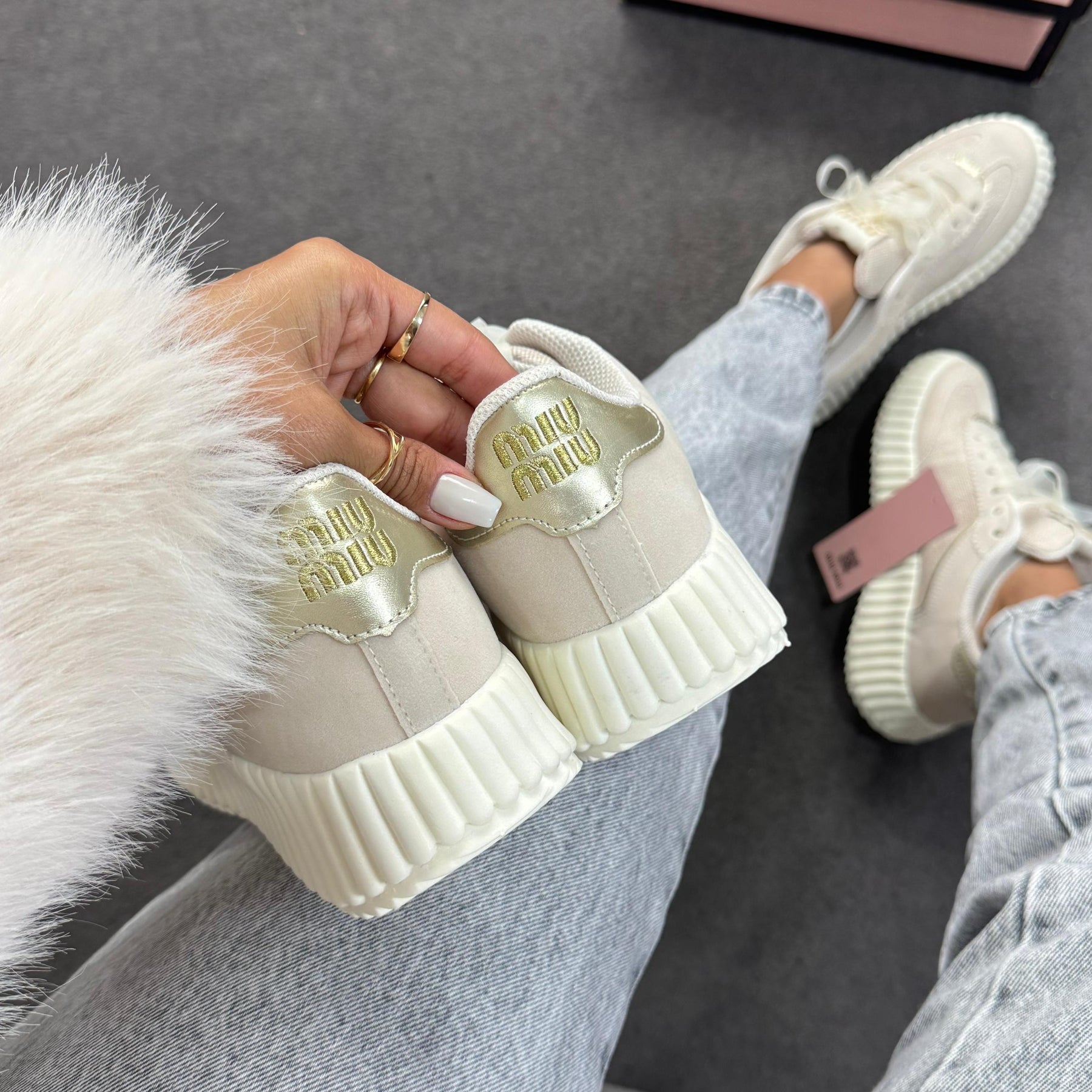 Tênis Casual Quenz  Miu Miu - Off / Off
