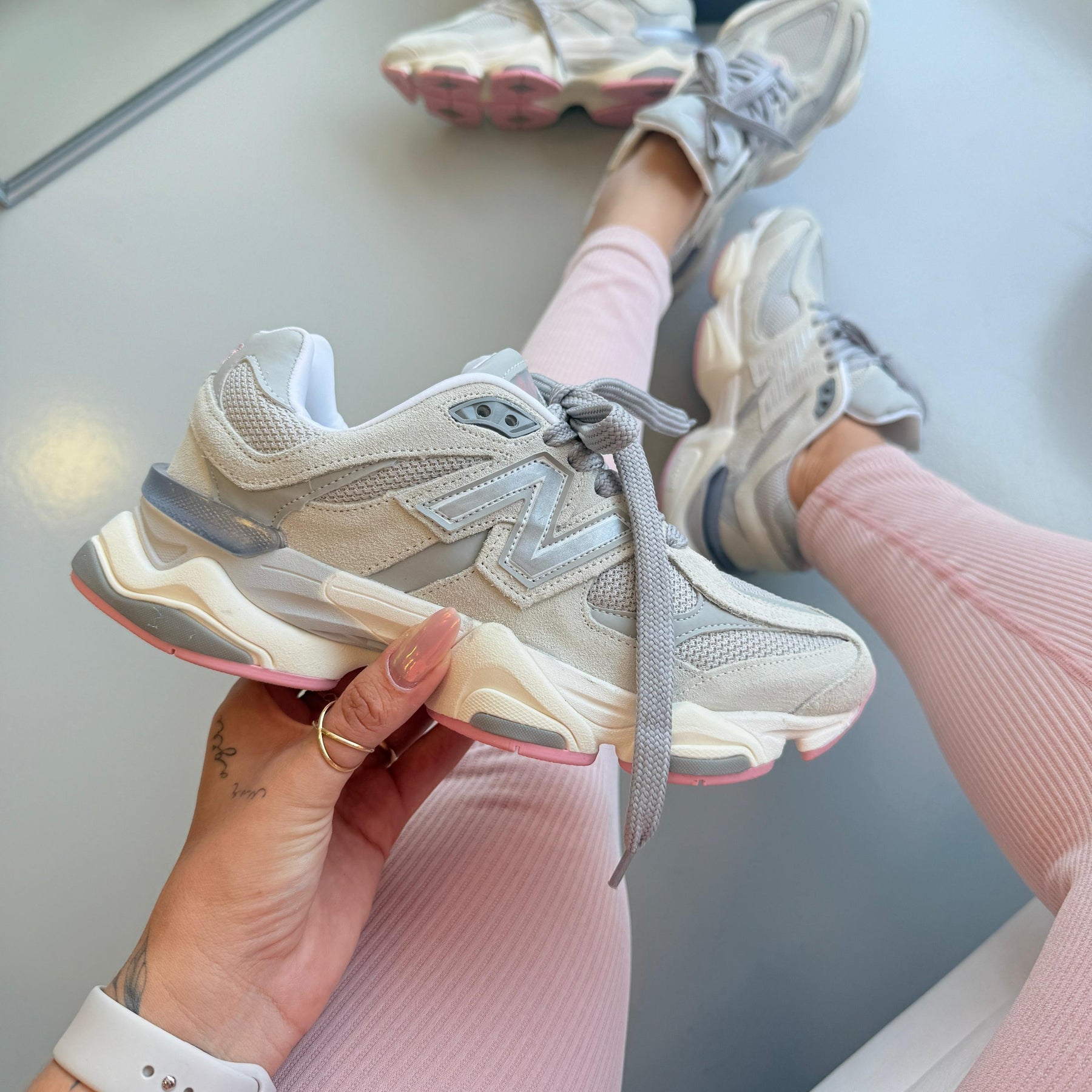 Tênis New Balance 9060 - Cinza / Rosa