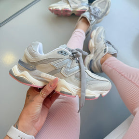 Tênis New Balance 9060 - Cinza / Rosa