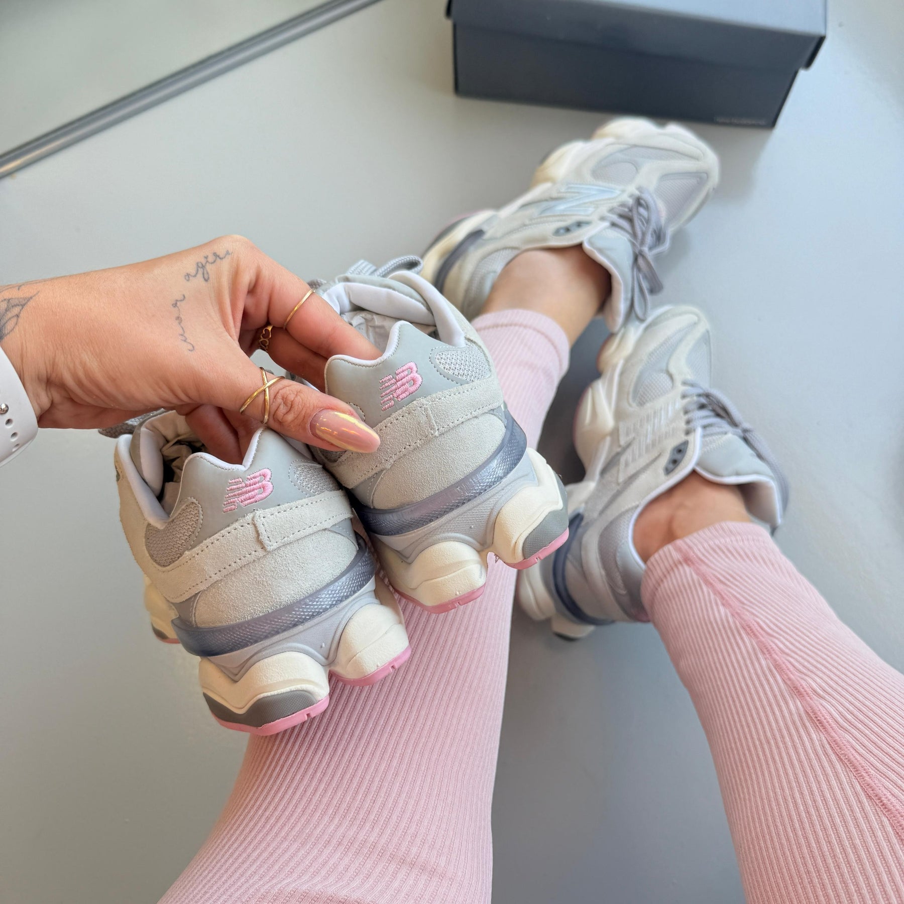 Tênis New Balance 9060 - Cinza / Rosa