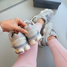 Tênis New Balance 9060 - Cinza / Rosa