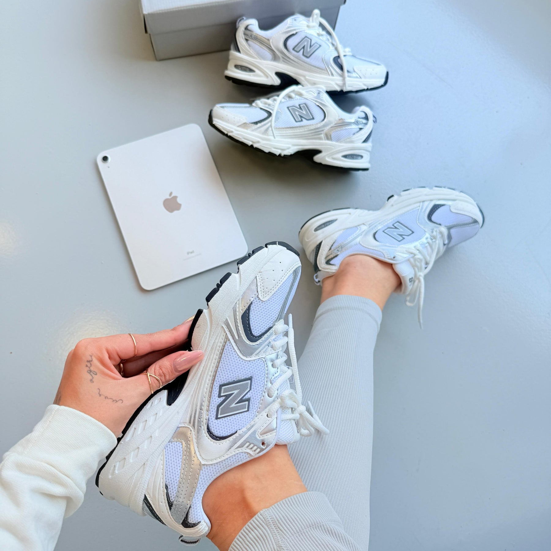 Tênis New Balance 530 Retrô - Branco / Chumbo