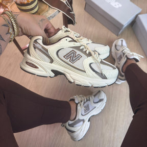 Tênis New Balance 530 - Off / Marrom