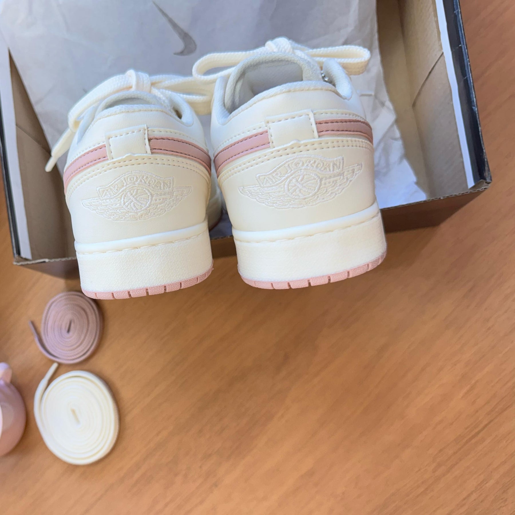 Tênis Air Jordan 23 - Marfim Rose