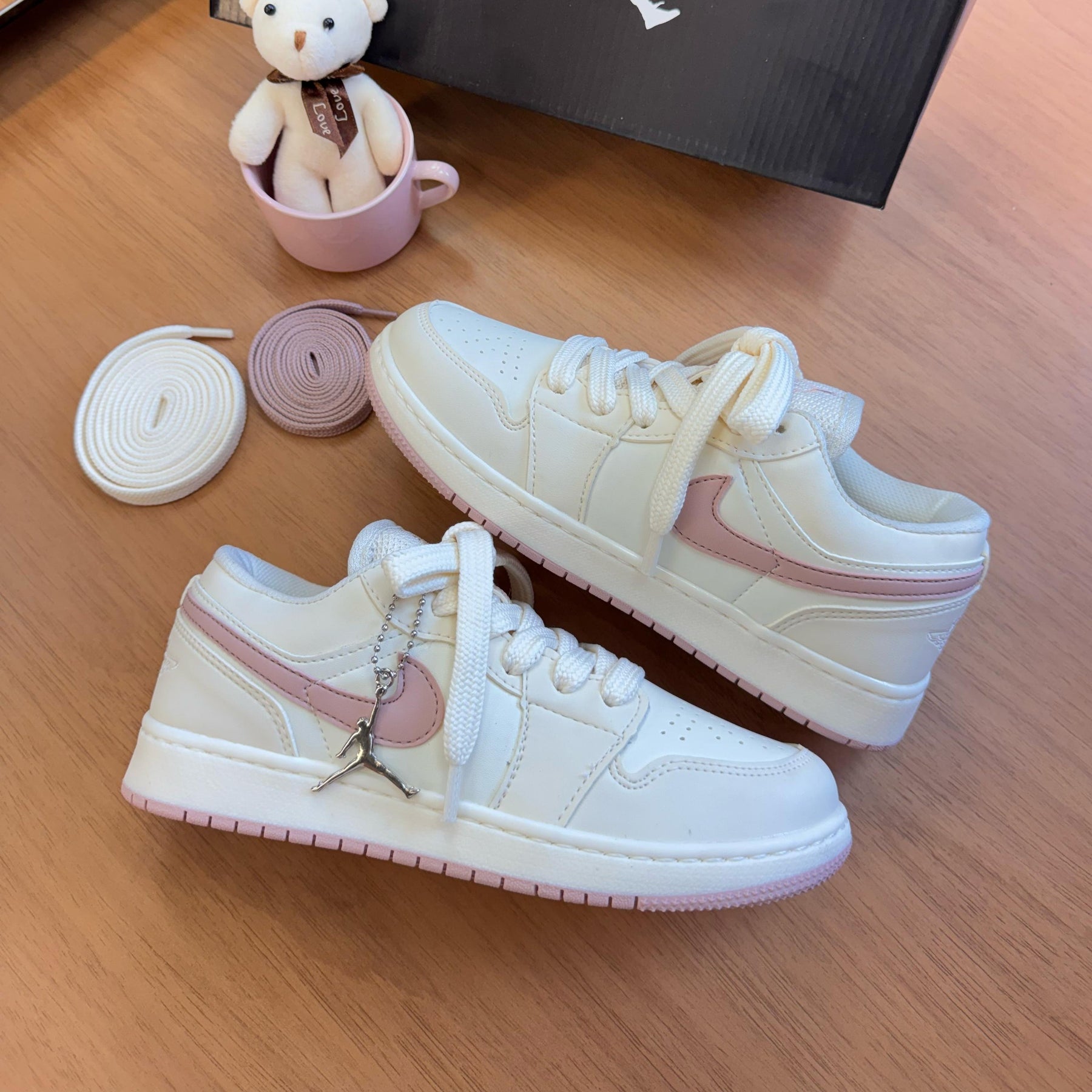 Tênis Air Jordan 23 - Marfim Rose