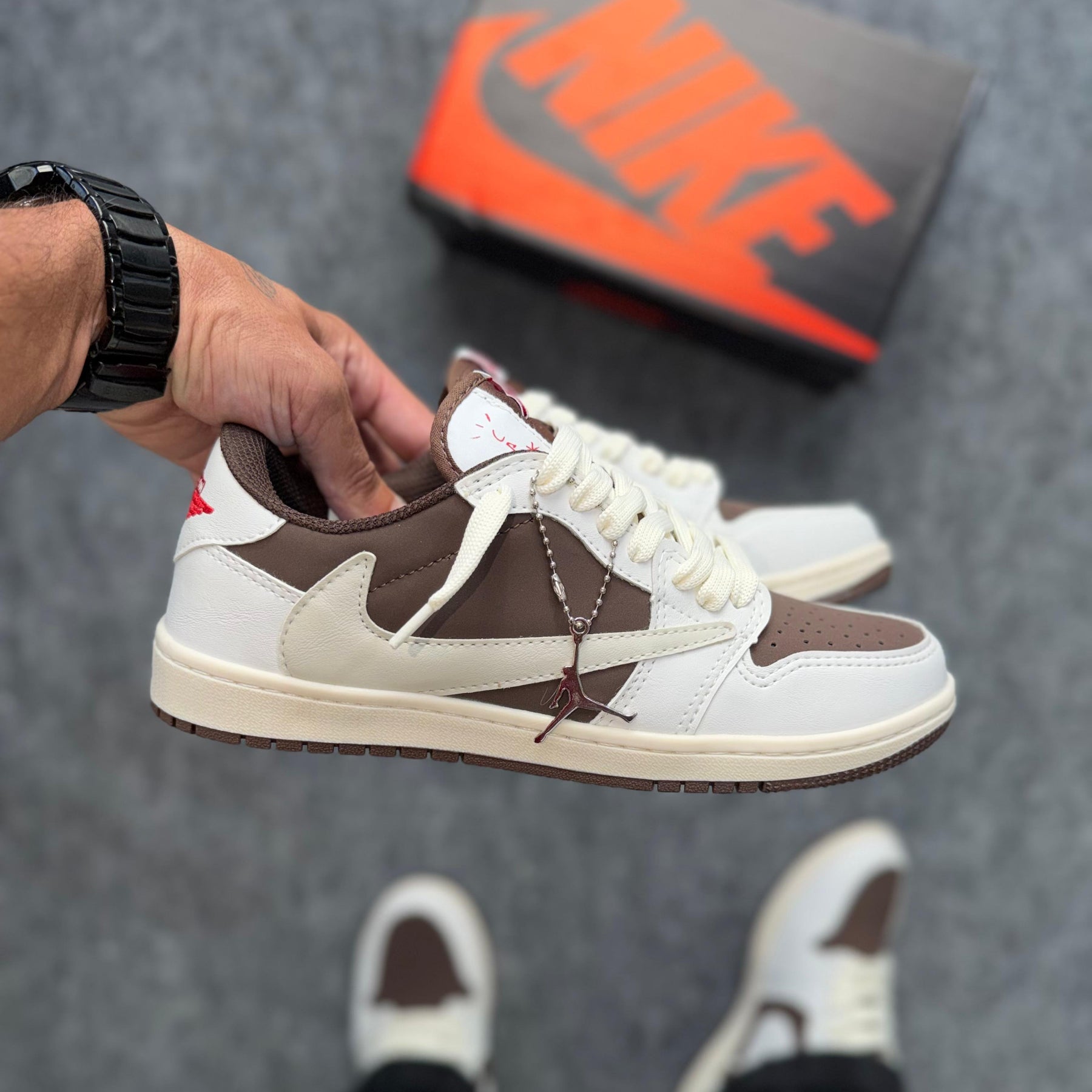 Tênis Travis Cactus Jack - Branco / Marrom