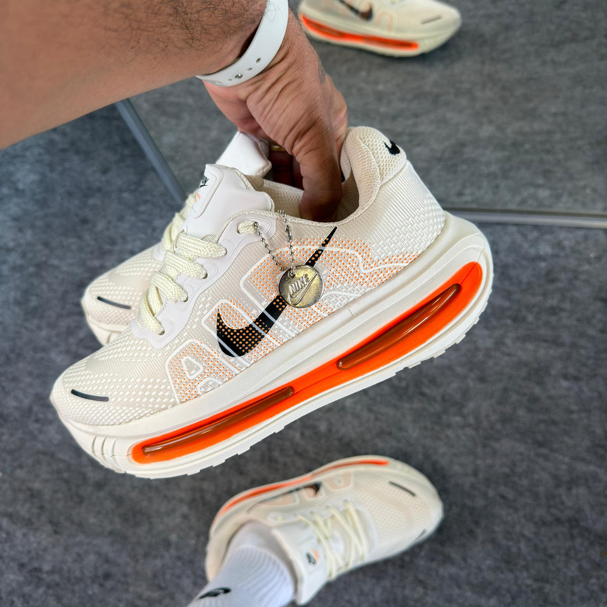 Tênis Air Vomero Premium - Laranja Off