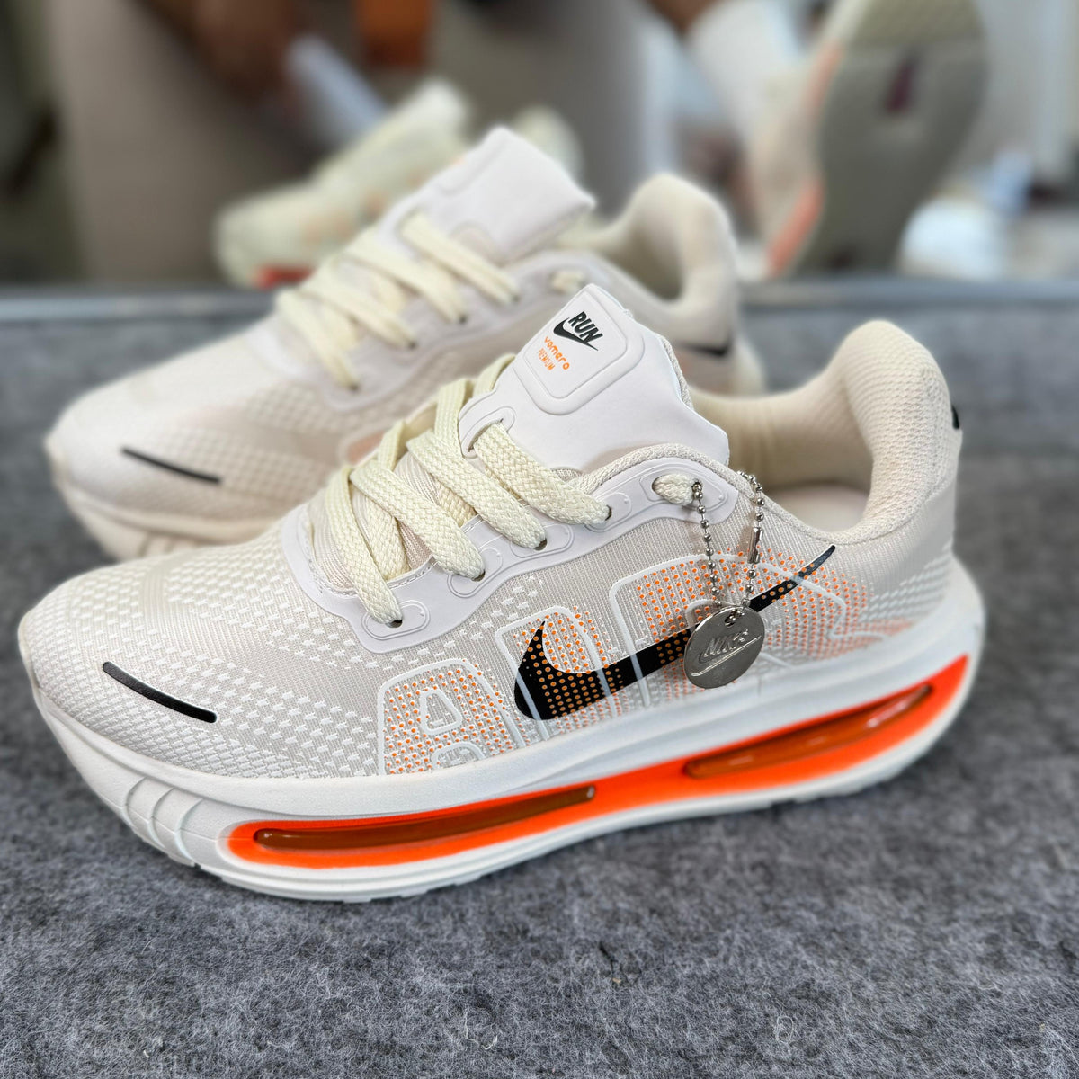 Tênis Air Vomero Premium - Laranja Off