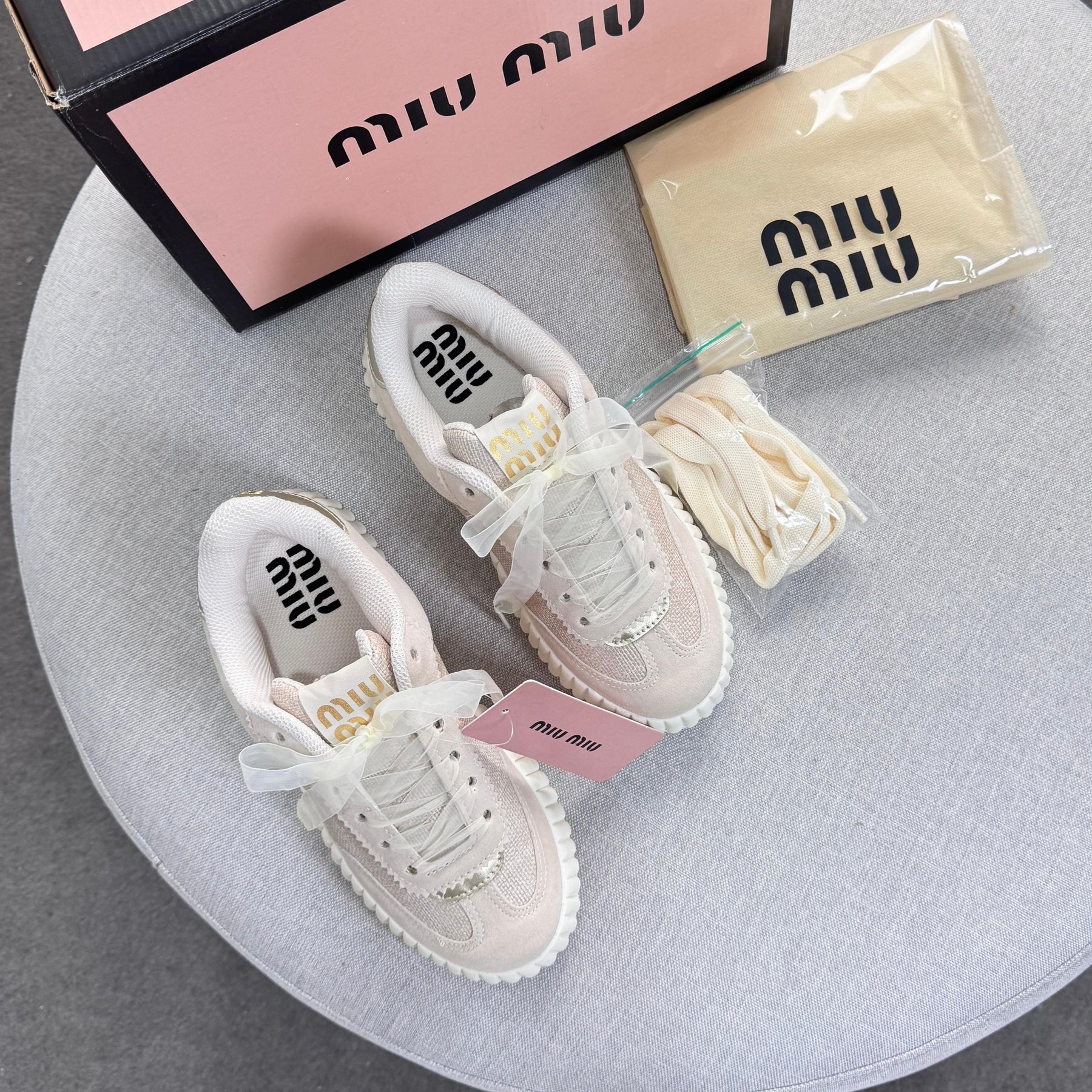 Tênis Casual Quenz  Miu Miu - Off / Off