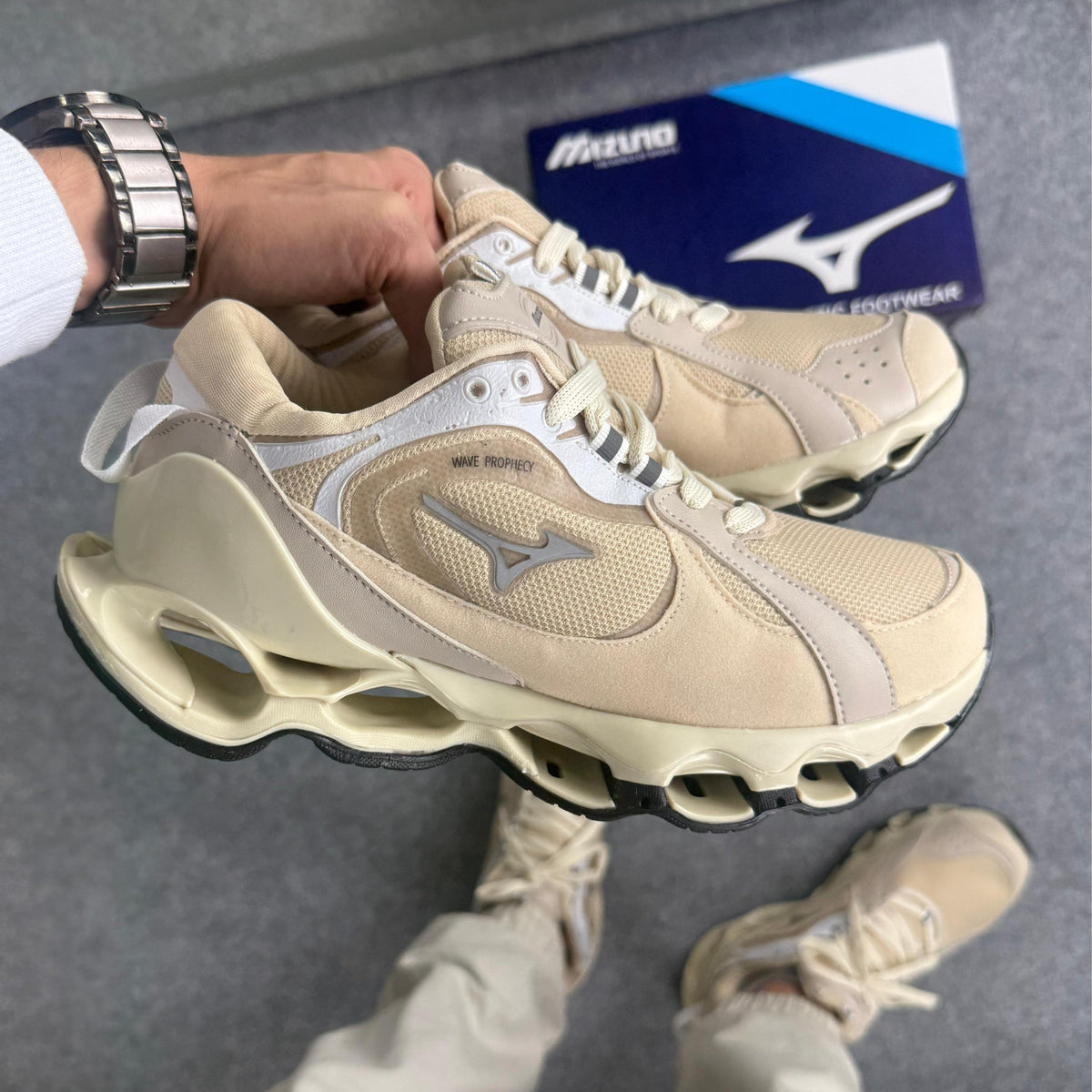Tênis Mizuno Wave Beta 2 - Creme - [Refletivel]