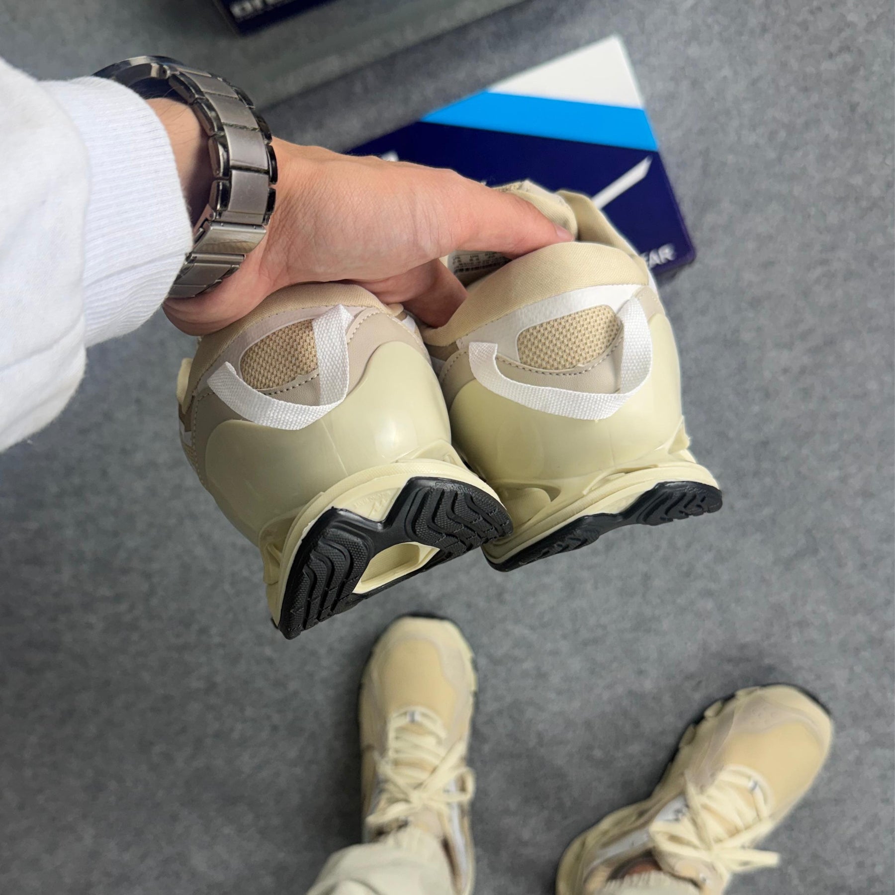 Tênis Mizuno Wave Beta 2 - Creme - [Refletivel]