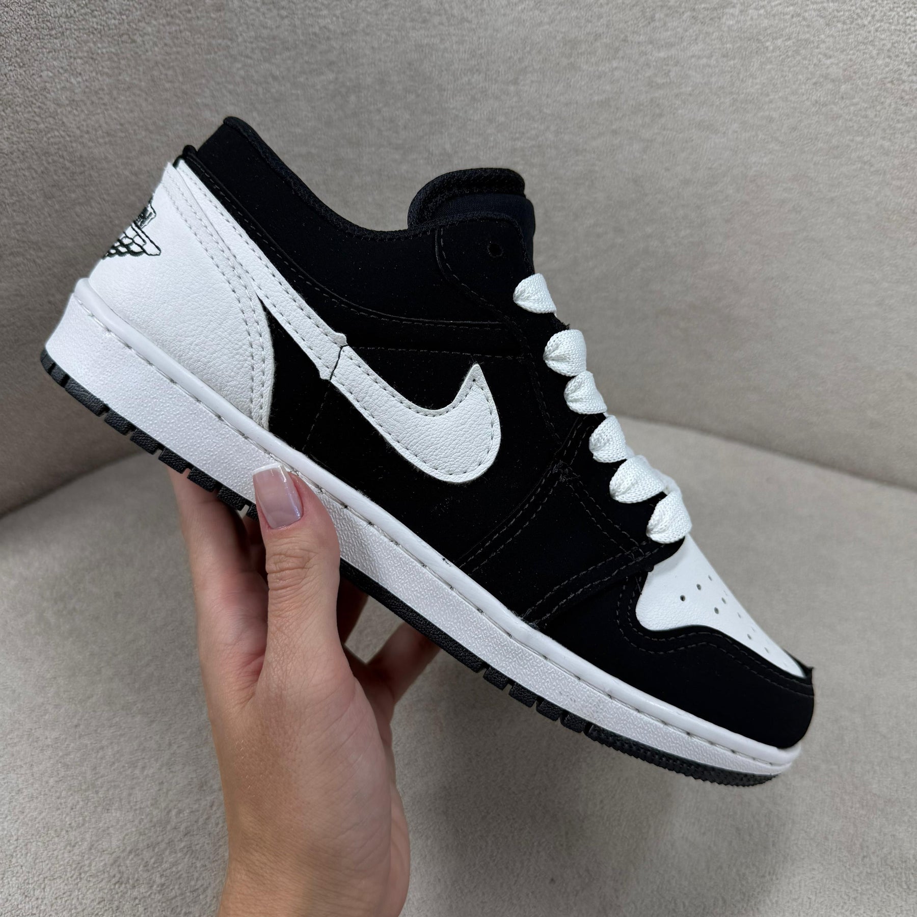 Tênis Air Jordan - Preto / Branco