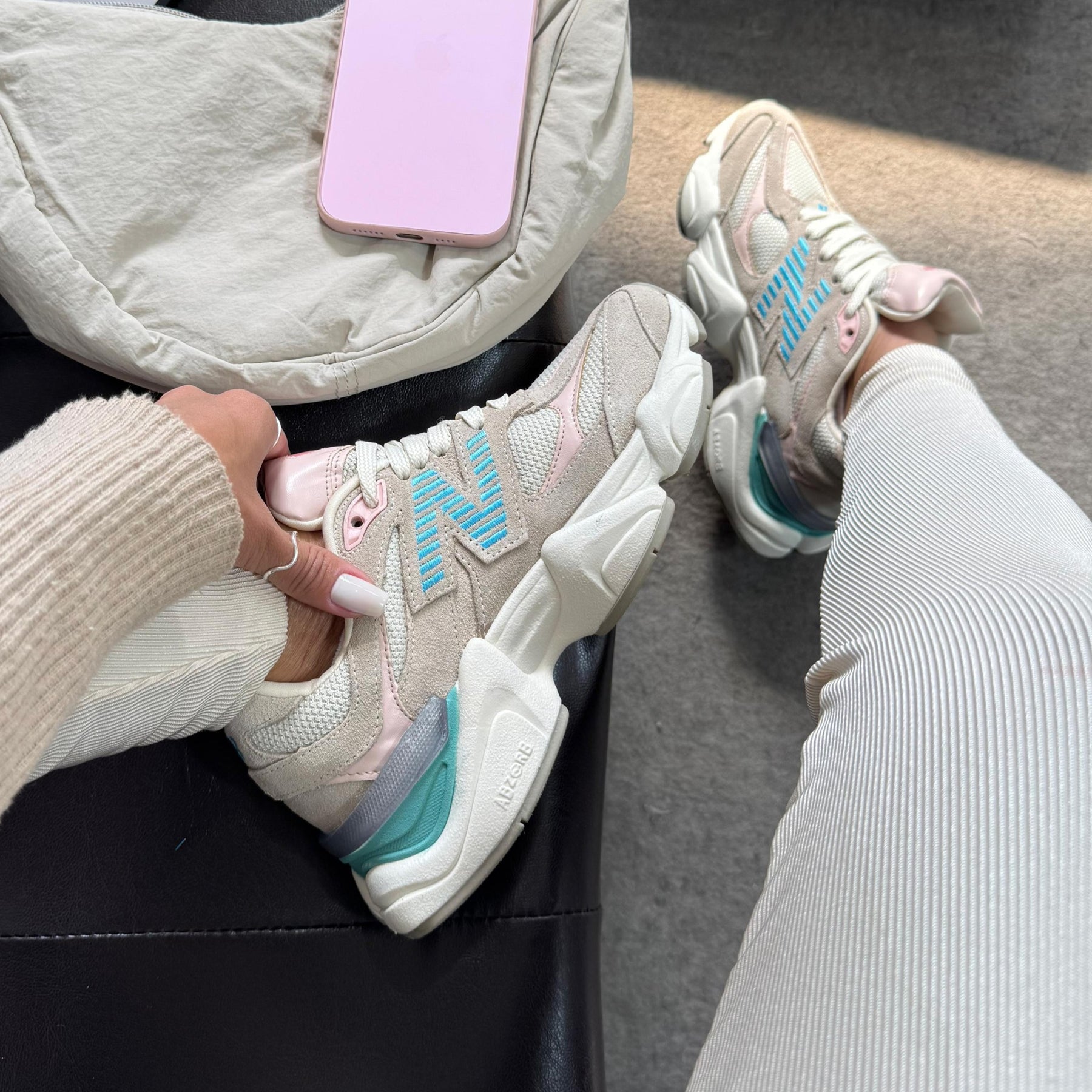Tênis New Balance 9060 - Bege / Azul / Rosê