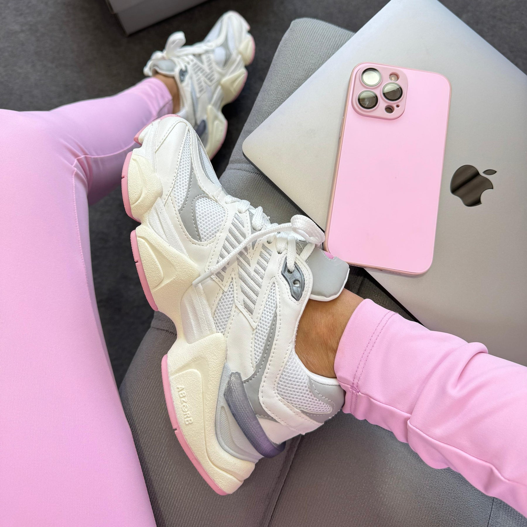 Tênis New Balance 9060 - Branco / Cinza / Rosa
