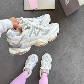 Tênis New Balance 9060 - Branco / Cinza / Rosa