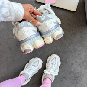 Tênis New Balance 9060 - Branco / Cinza / Rosa