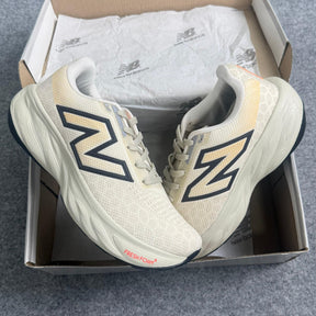 Tênis New Balance 1080 - Off / Bege