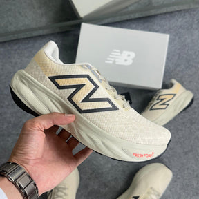 Tênis New Balance 1080 - Off / Bege