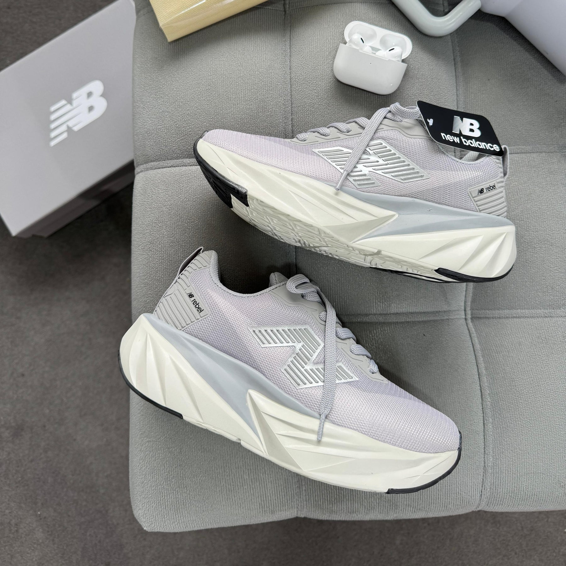 Tênis New Balance Fuel Cell Rebel - Cinza Full
