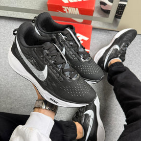 Tênis Nike Pegasus Trail - Preto / Branco