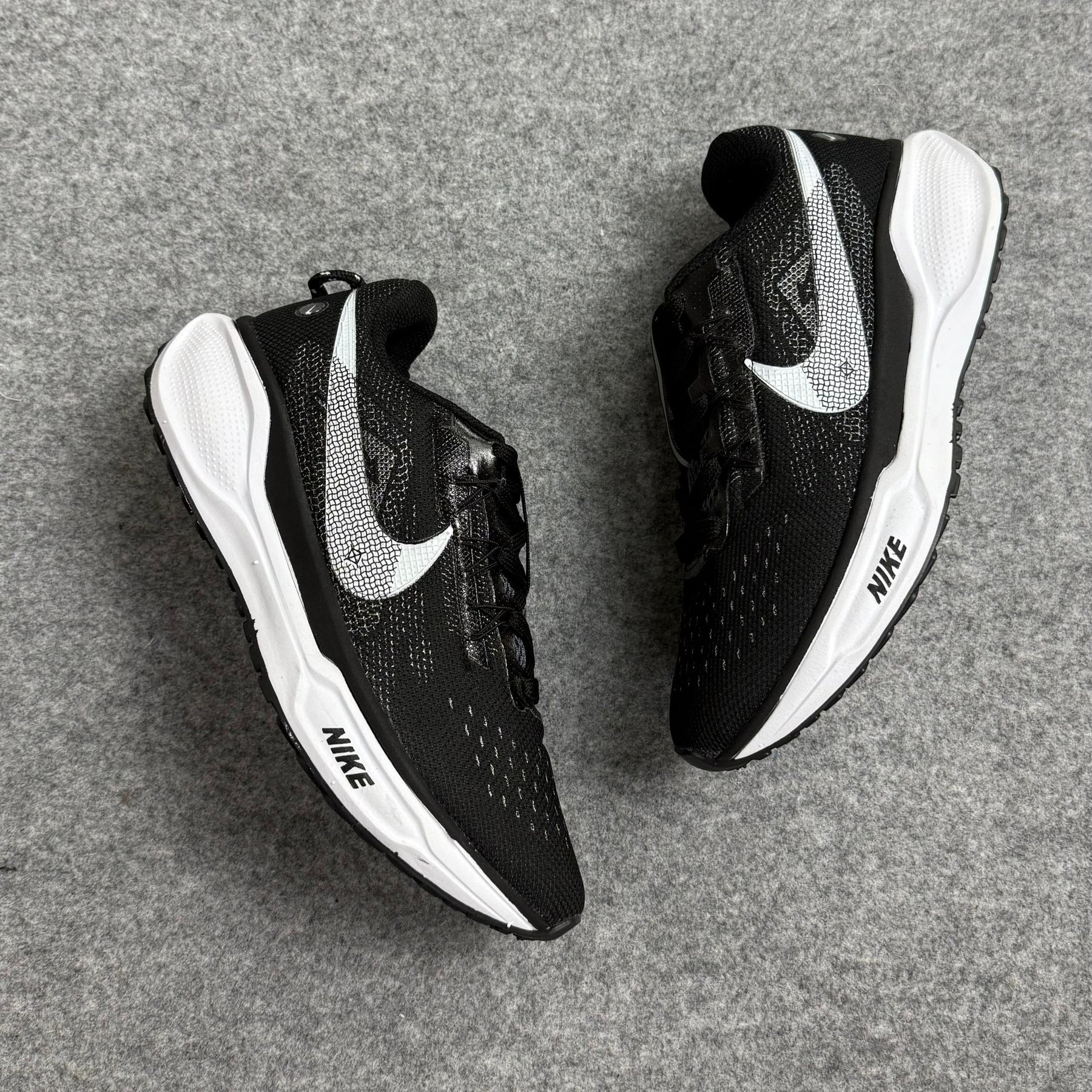 Tênis Nike Pegasus Trail - Preto / Branco