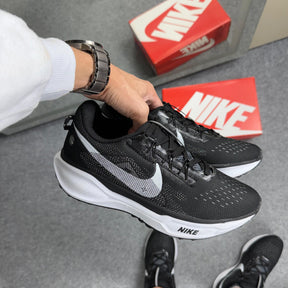 Tênis Nike Pegasus Trail - Preto / Branco