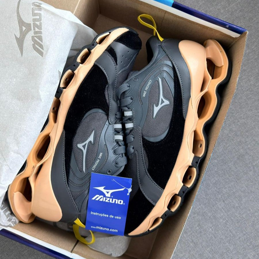 Tênis Mizuno Wave Beta 2 - Cinza Espacial / Bege