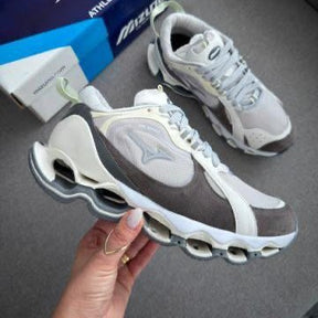 Tênis Mizuno Wave Beta 2 - Cinza / Branco