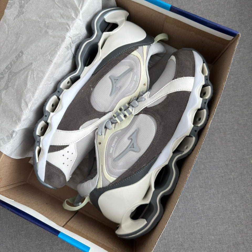 Tênis Mizuno Wave Beta 2 - Cinza / Branco