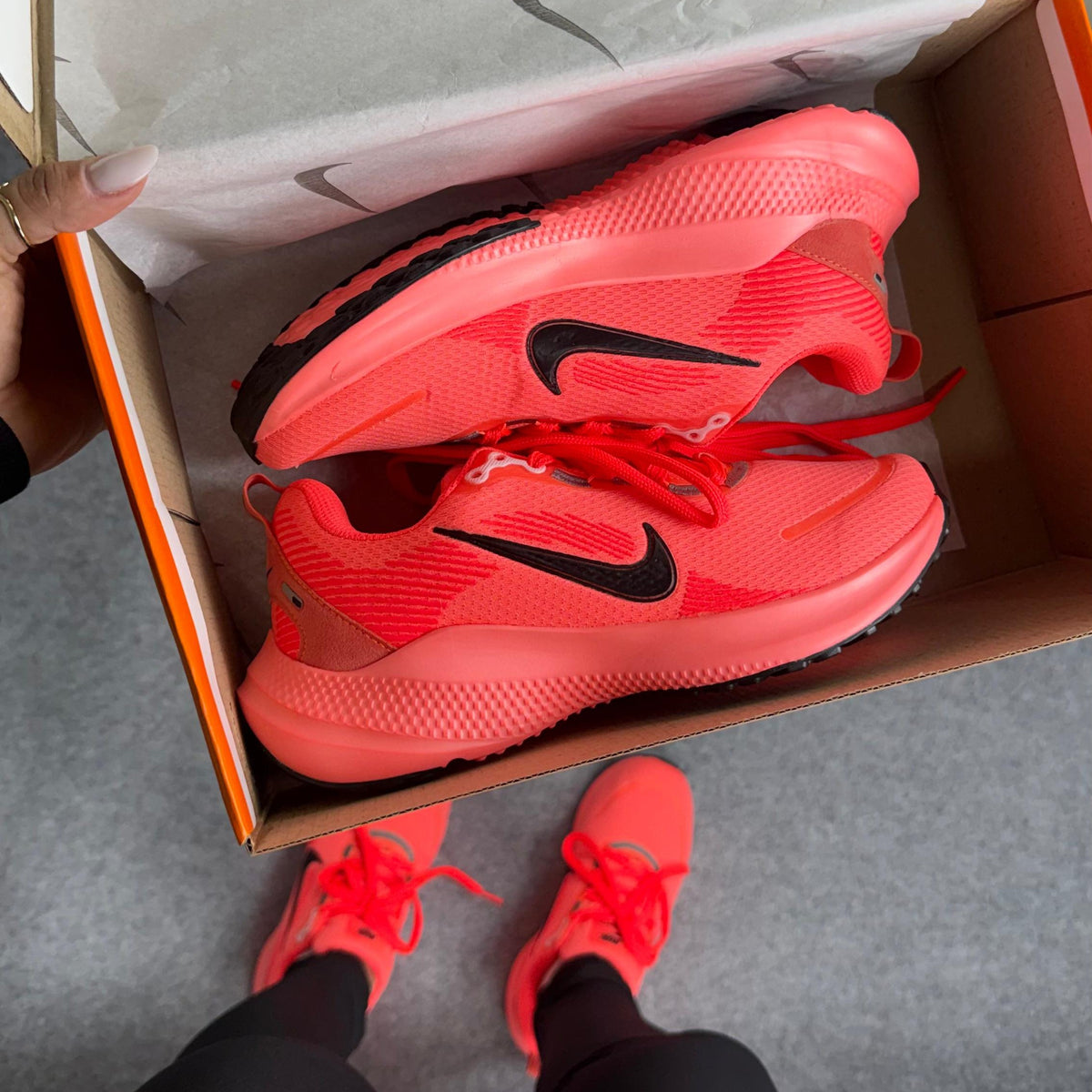 Tênis Nike Vomero 18 Prime - Salmão