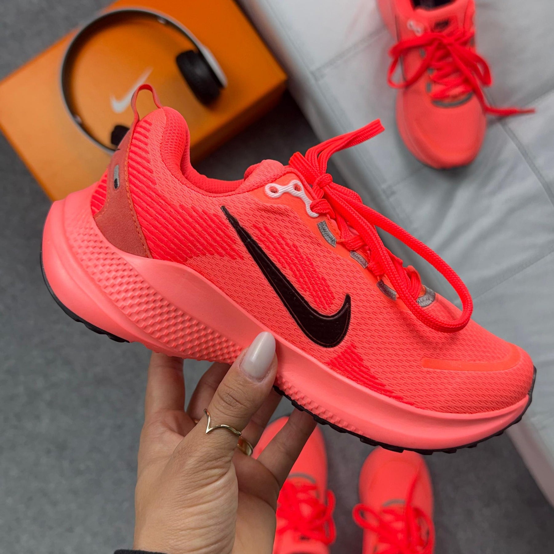 Tênis Nike Vomero 18 Prime - Salmão