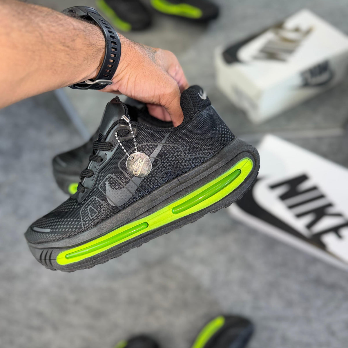 Tênis Air Vomero Premium - Preto / Verde Flúor