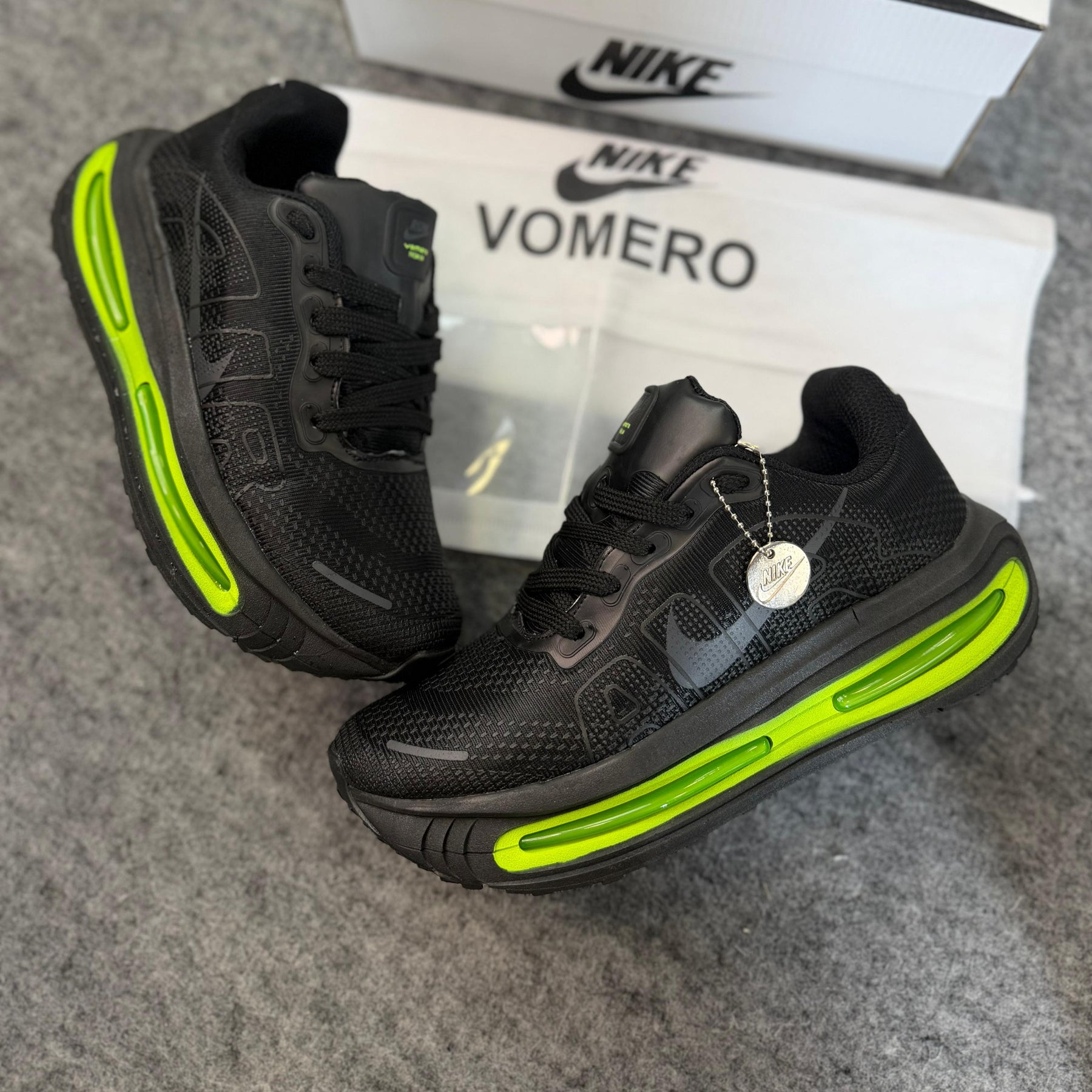Tênis Vomero Premium - Preto / Verde Flúor