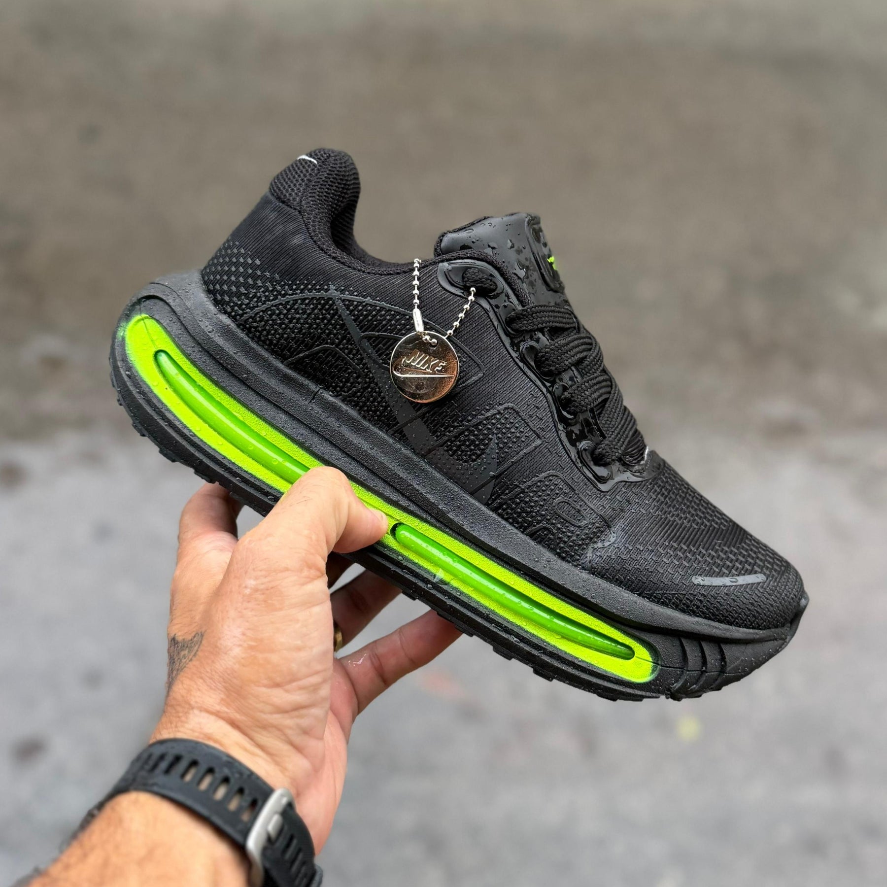 Tênis Vomero Premium - Preto / Verde Flúor
