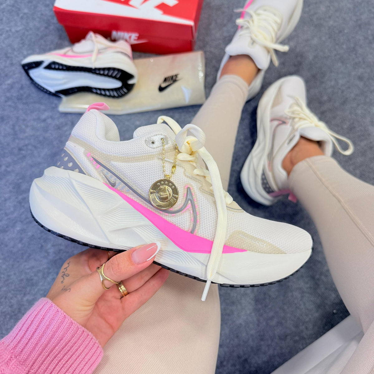 Tênis Nike Zoom React - Linha Luxo Off / Rosa
