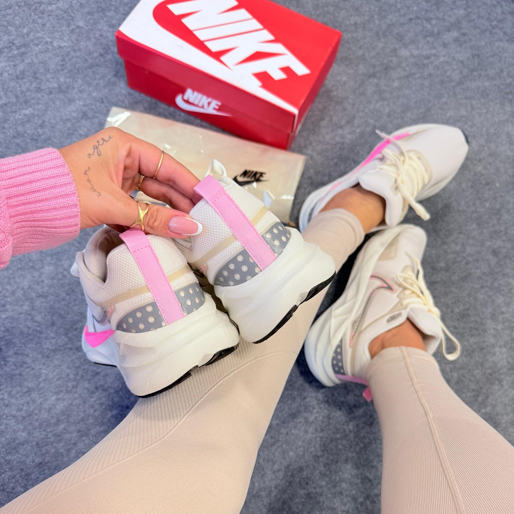 Tênis Nike Zoom React - Linha Luxo Off / Rosa