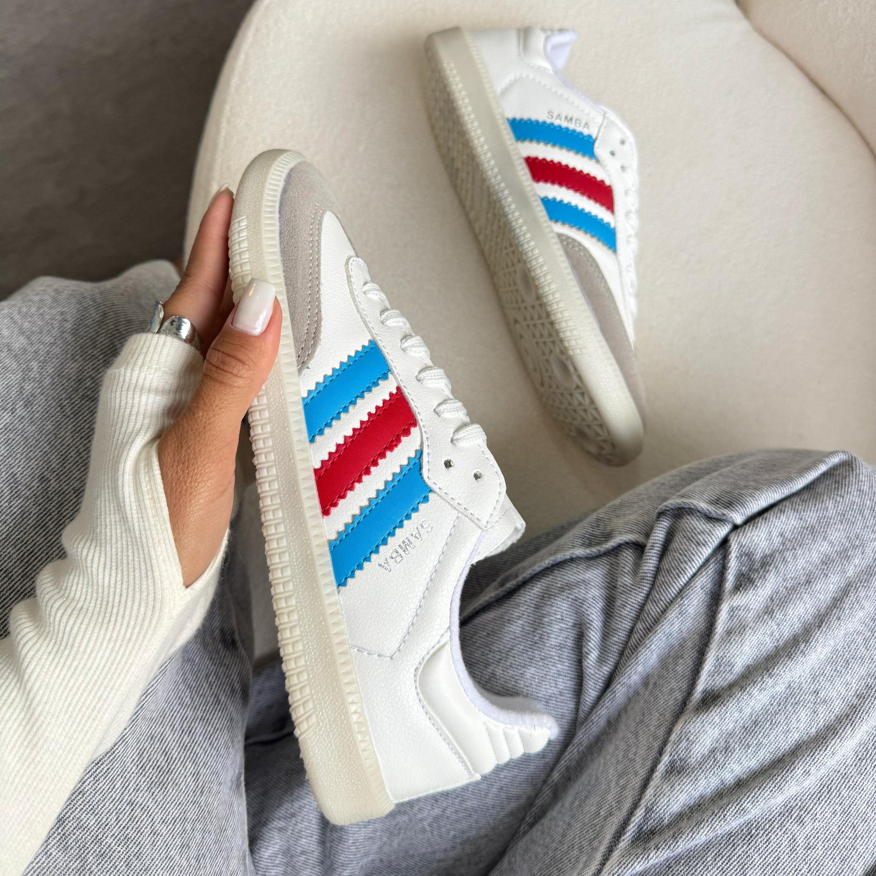Tênis Samba OG - Branco / Azul / Vermelho