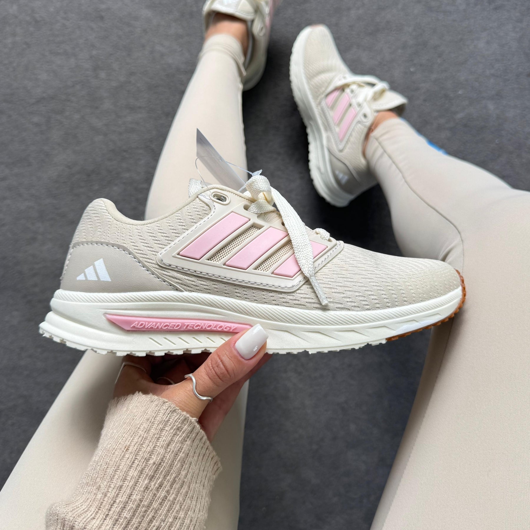 Tênis Adidas Advanced - Off / Rosê