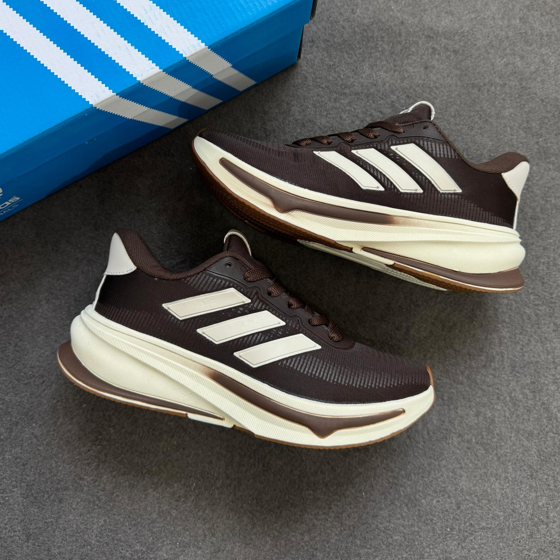 Tênis Adidas Supernova - Café