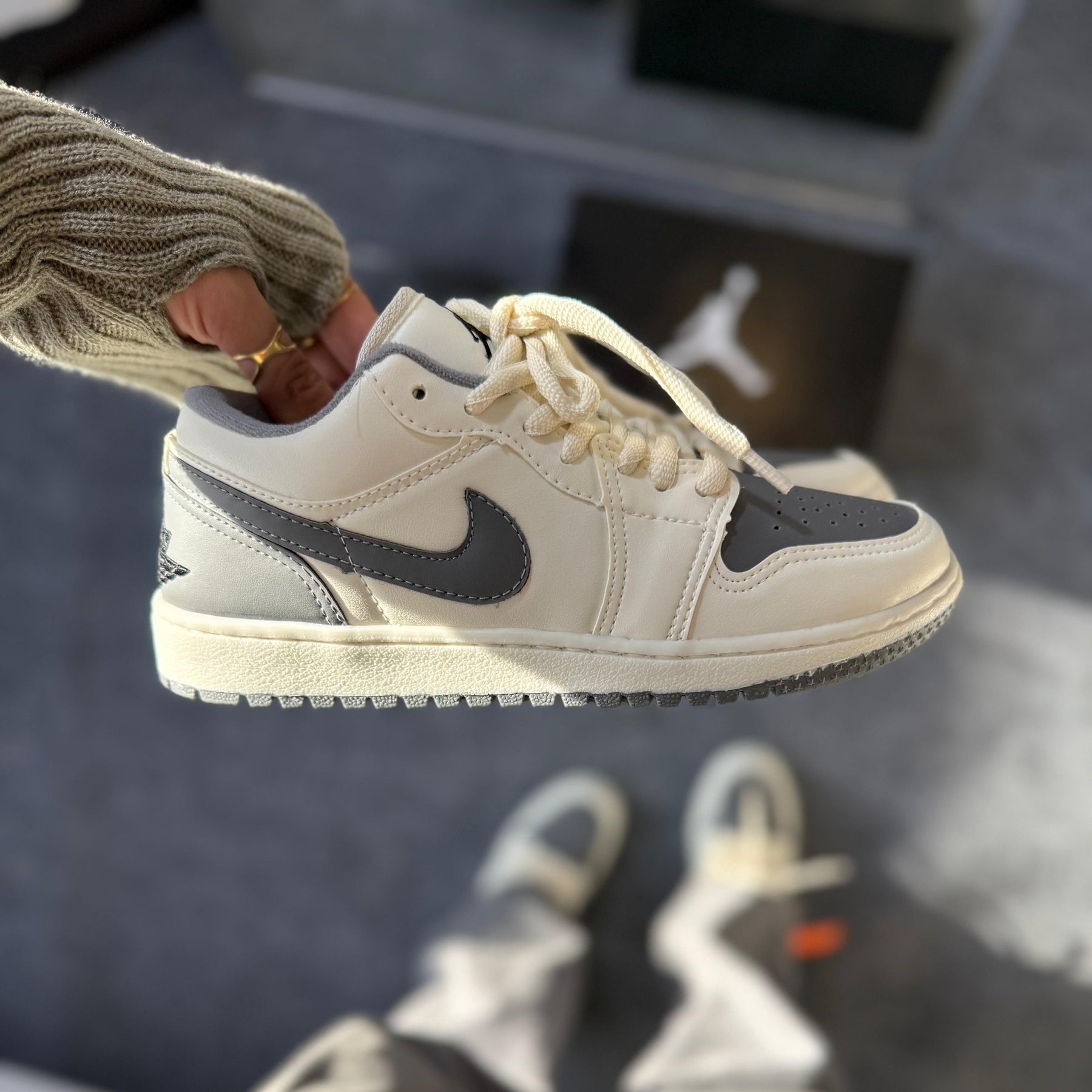 Tênis  Air Jordan Low - Dunas/ Grafite