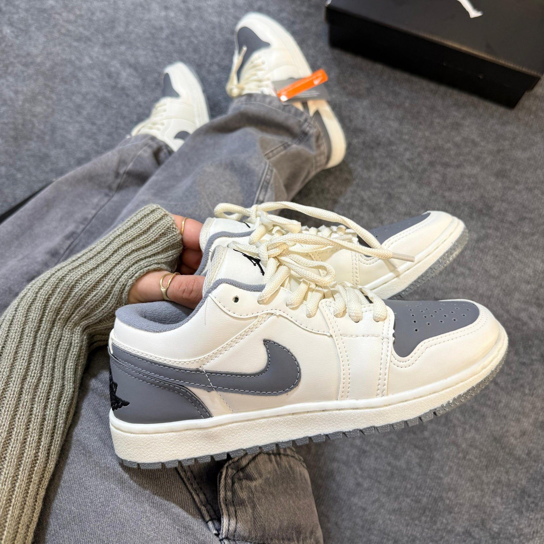 Tênis  Air Jordan Low - Dunas/ Grafite