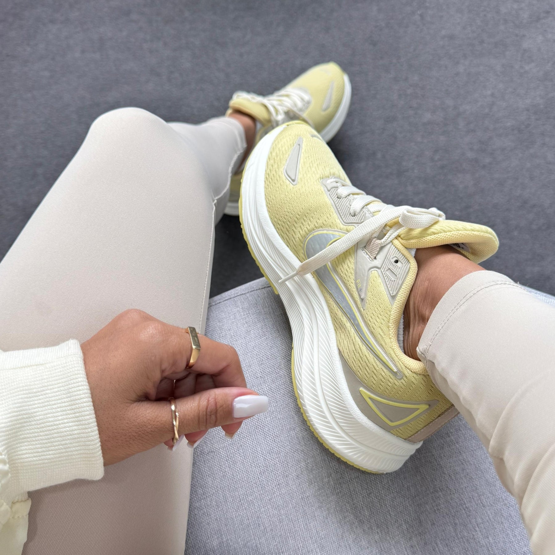 Tênis Nike Running EST 1972 - Amarelo Manteiga