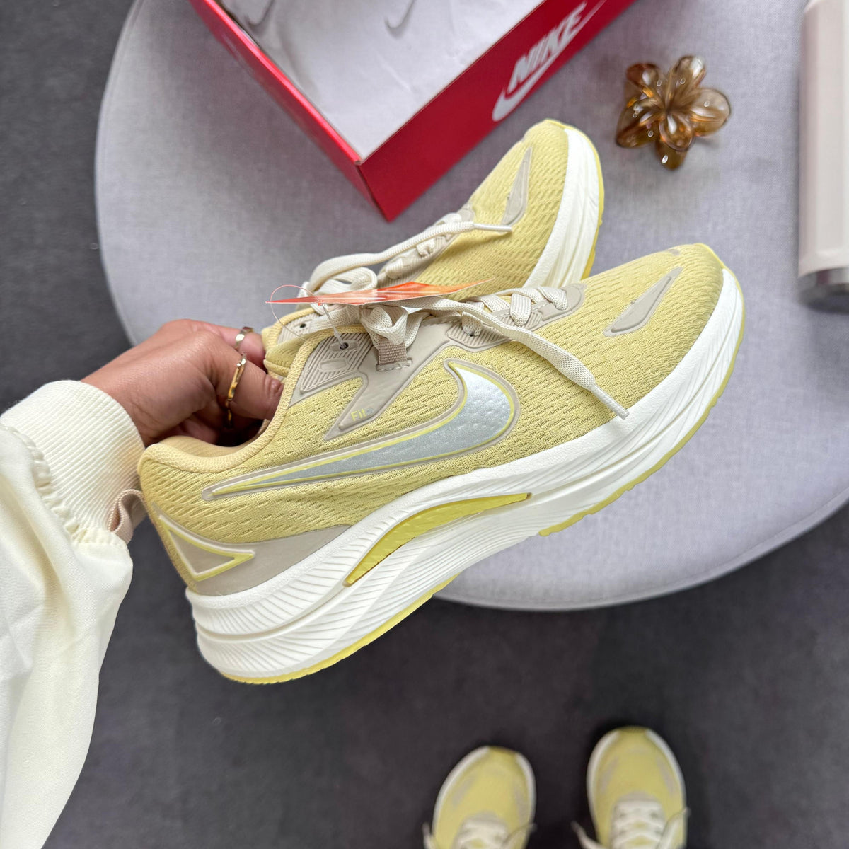 Tênis Nike Running EST 1972 - Amarelo Manteiga