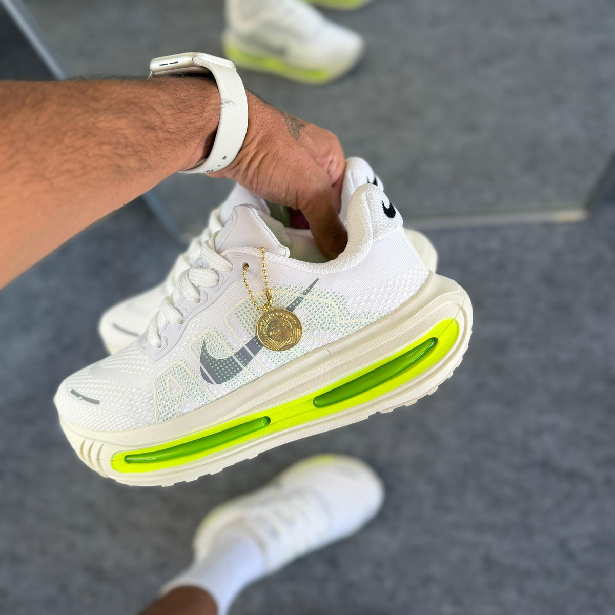 Tênis Air Vomero Premium - Branco / Verde Flúor