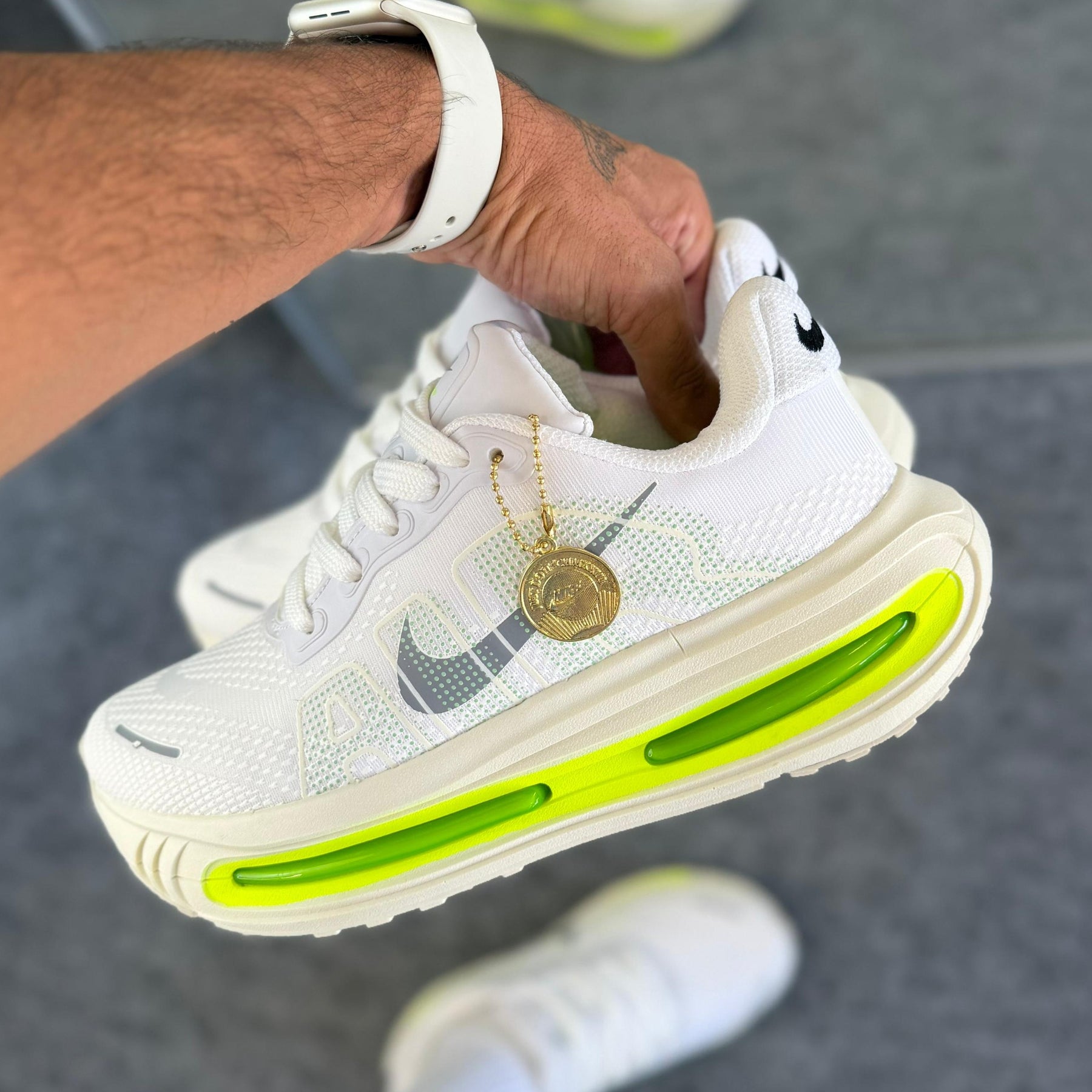 Tênis Vomero Premium - Branco / Verde Flúor