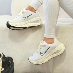 Tênis Nike Vomero Plus - Branco / Off