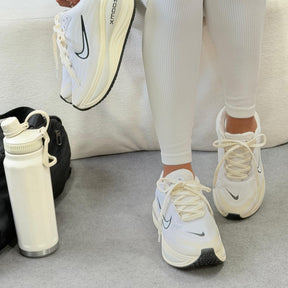 Tênis Nike Vomero Plus - Branco / Off