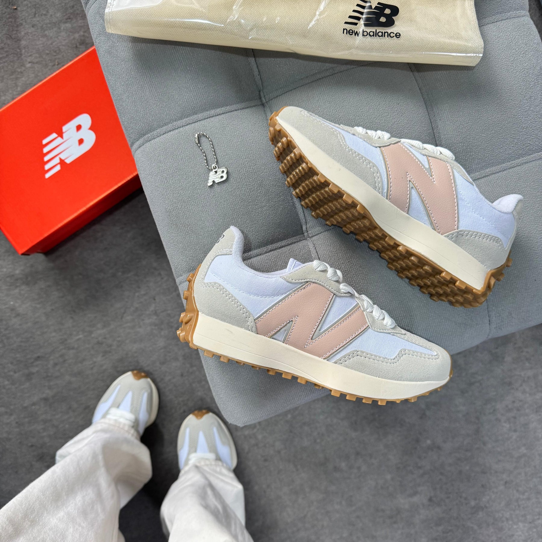 Tênis New Balance 327 - Off / Rosê