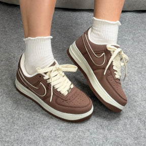 Tênis Nike Air Force Linha Luxo - Canela / Off