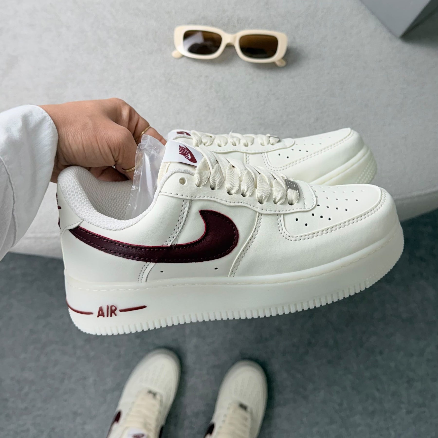 Tênis Nike Air force - Off / Bordô Luxo